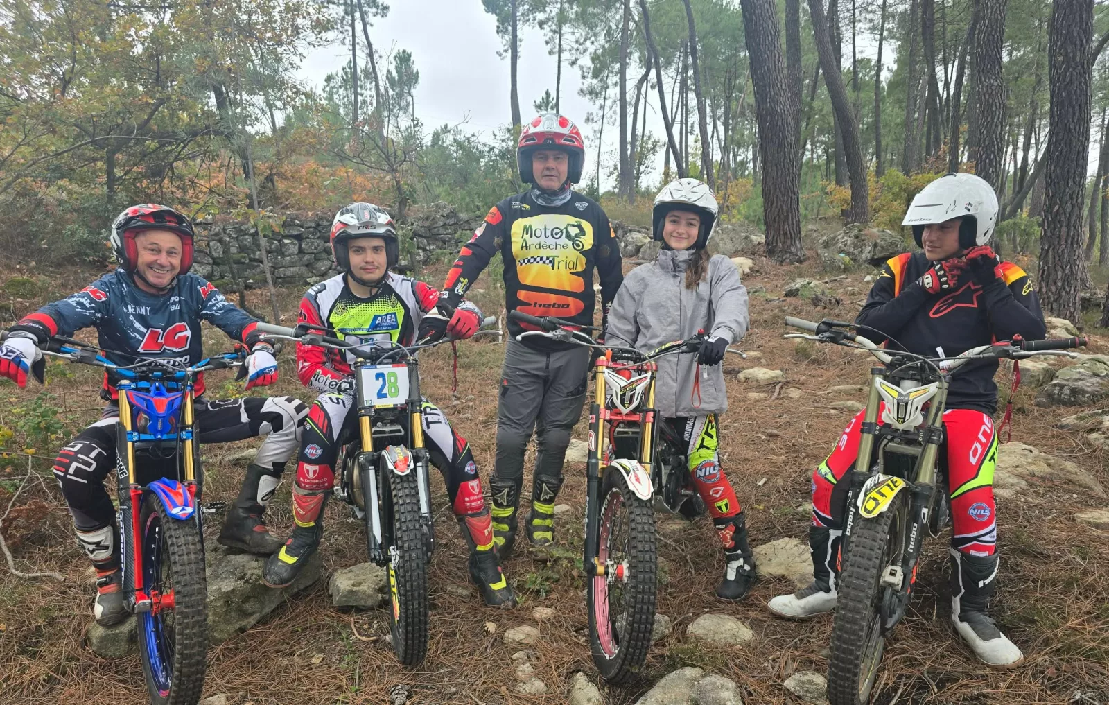 Pilote de moto trial en action